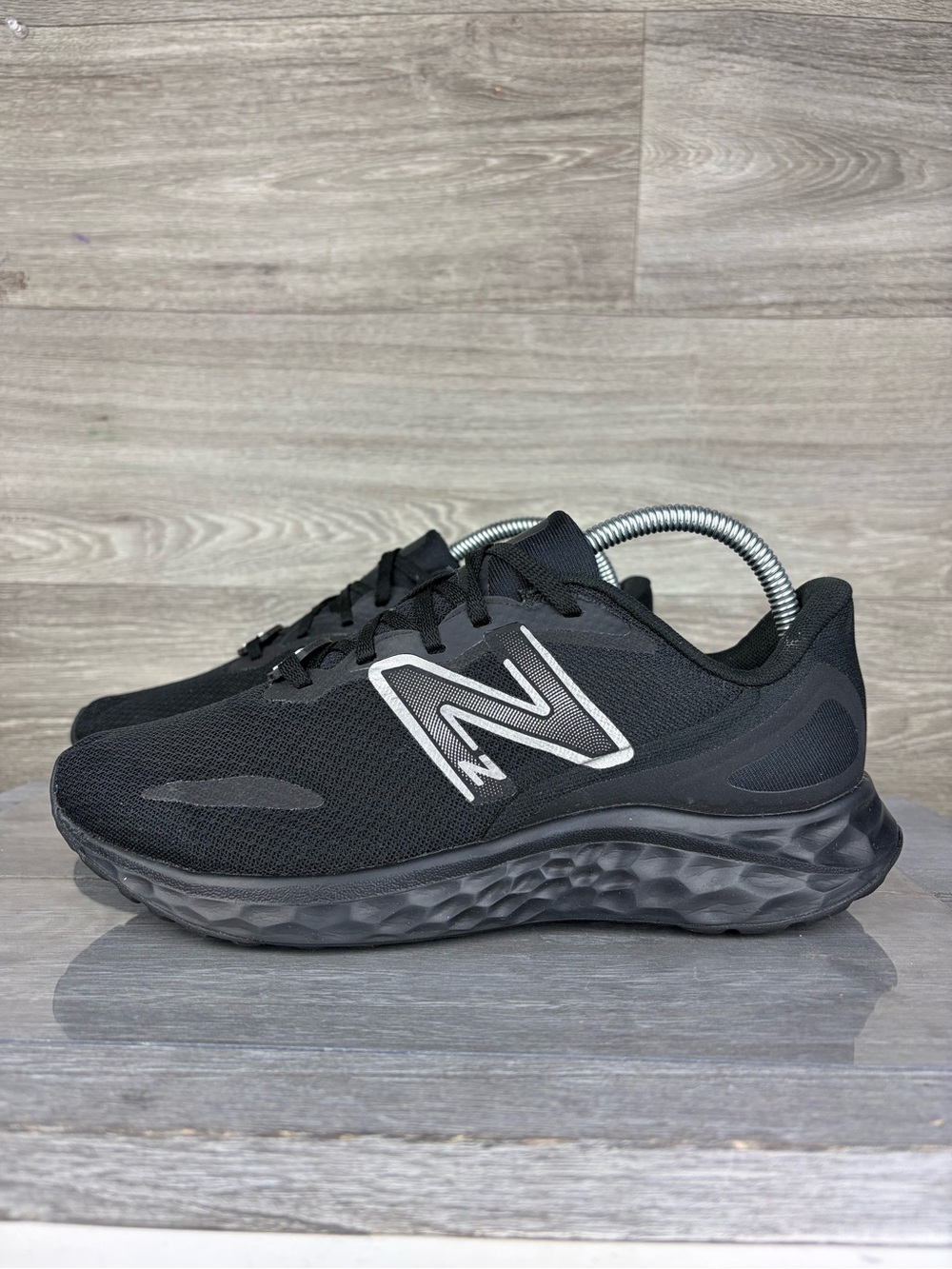 New Balance fresh foam Arishi Triple Black Mesh womens Sneakers size 8.5 Wide